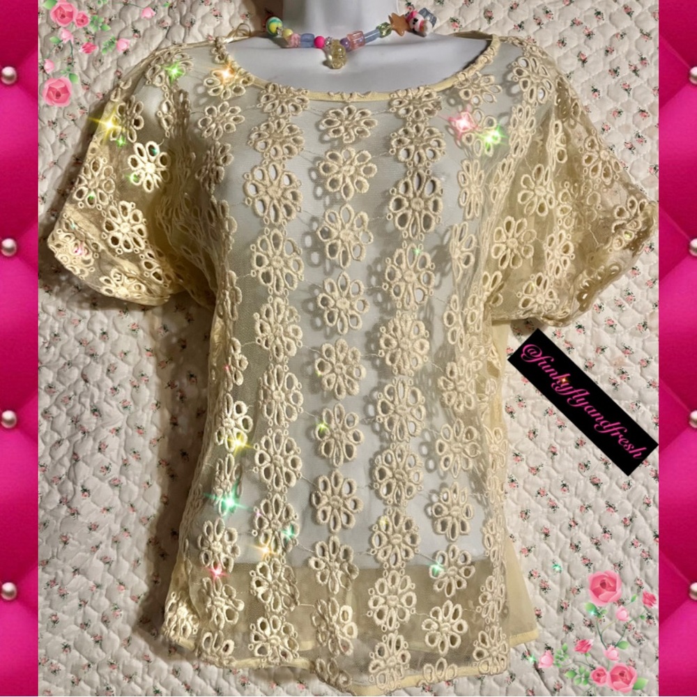 Beautiful Willow & Clay sheer eyelet floral pastel yellow nylon blouse. Size Med
